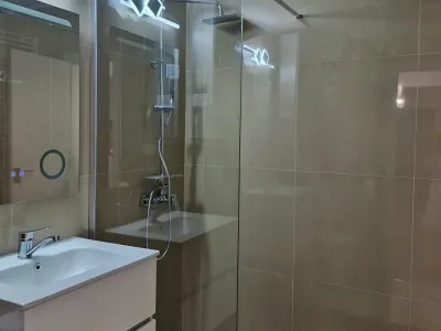 baie moderna cabina dus inchiriere apartament Sector 3 București